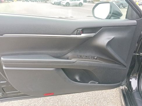 Used 2024 Toyota Camry SE image 11