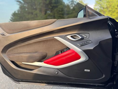 Used 2021 Chevrolet Camaro ZL1 RWD image 19