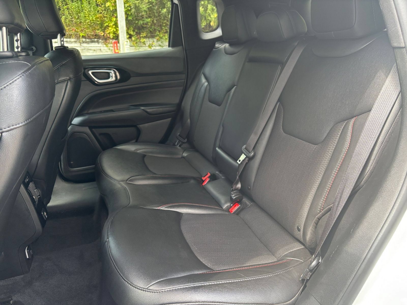 Used 2025 Jeep Compass Trailhawk AWD/4WD image 35
