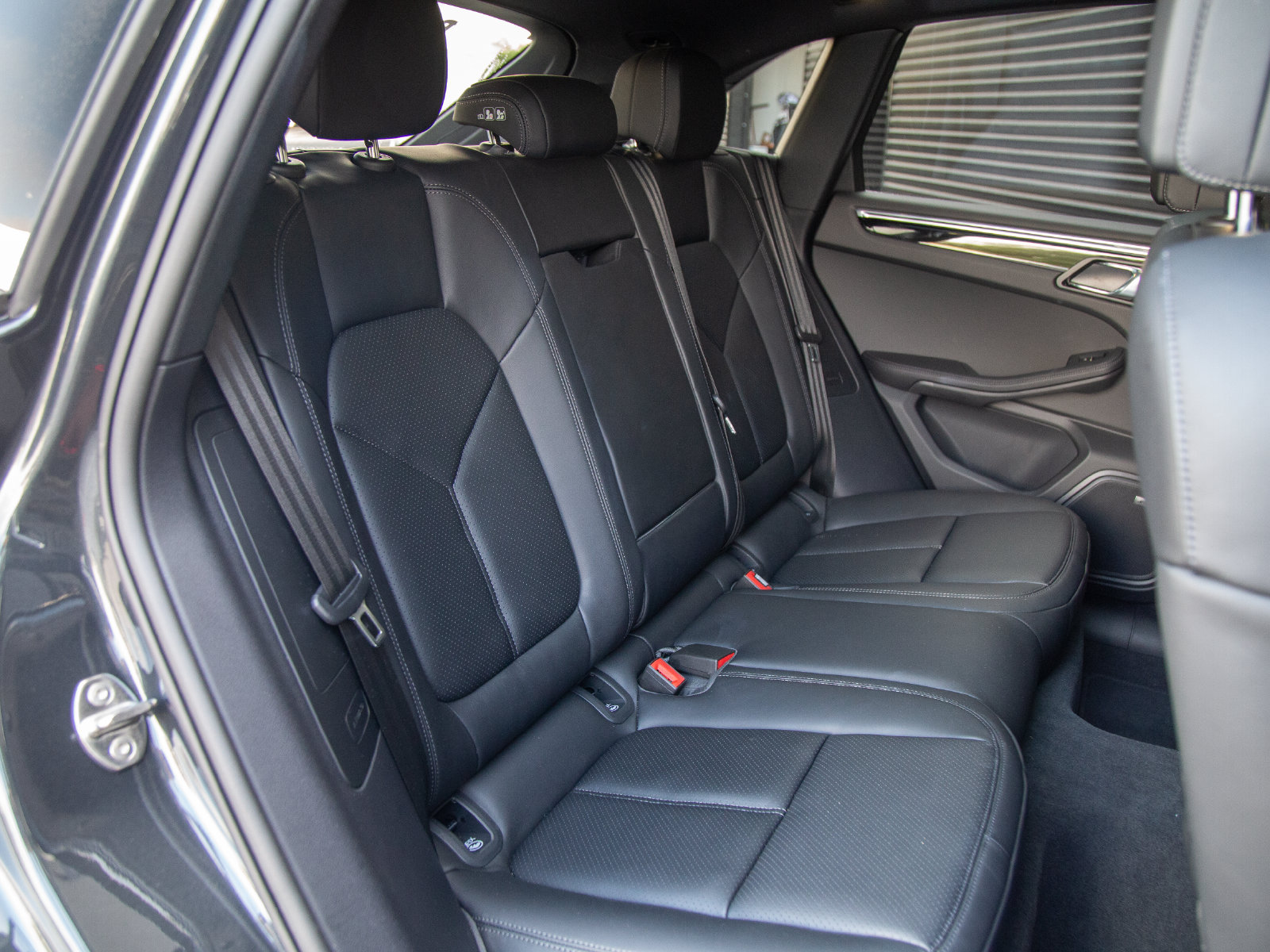 Certified 2026 Porsche Macan AWD/4WD image 25