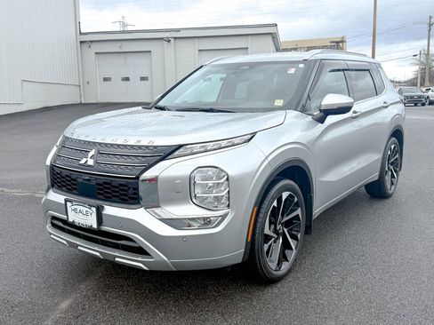 Used 2023 Mitsubishi Outlander SEL image 3