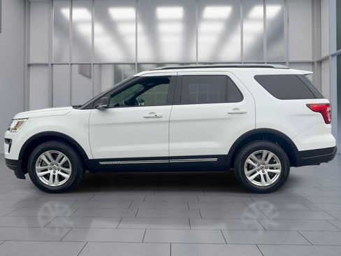 Used 2019 Ford Explorer XLT w/ Equipment Group 202A AWD/4WD image 4