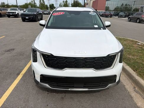 Used 2024 Kia Sorento S FWD image 2