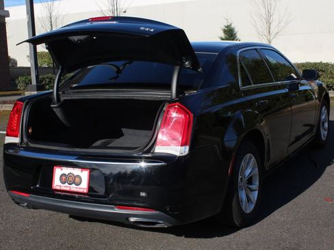 Used 2016 Chrysler 300 Limited w/ Driver Convenience Group image 44