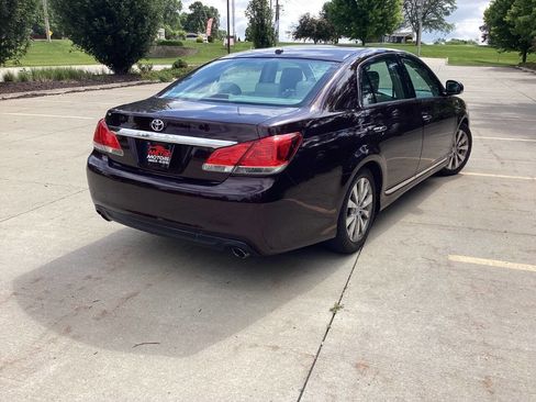Used 2011 Toyota Avalon Limited FWD image 3