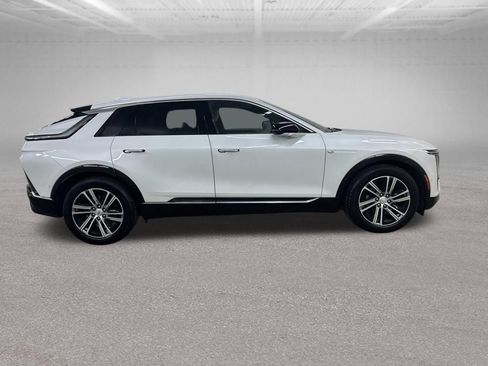 Certified 2024 Cadillac Lyriq Luxury AWD/4WD image 12