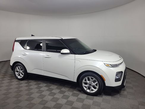 Used 2020 Kia Soul S FWD image 11