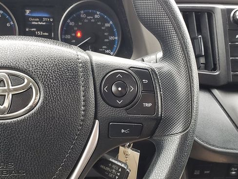 Used 2018 Toyota RAV4 LE image 25