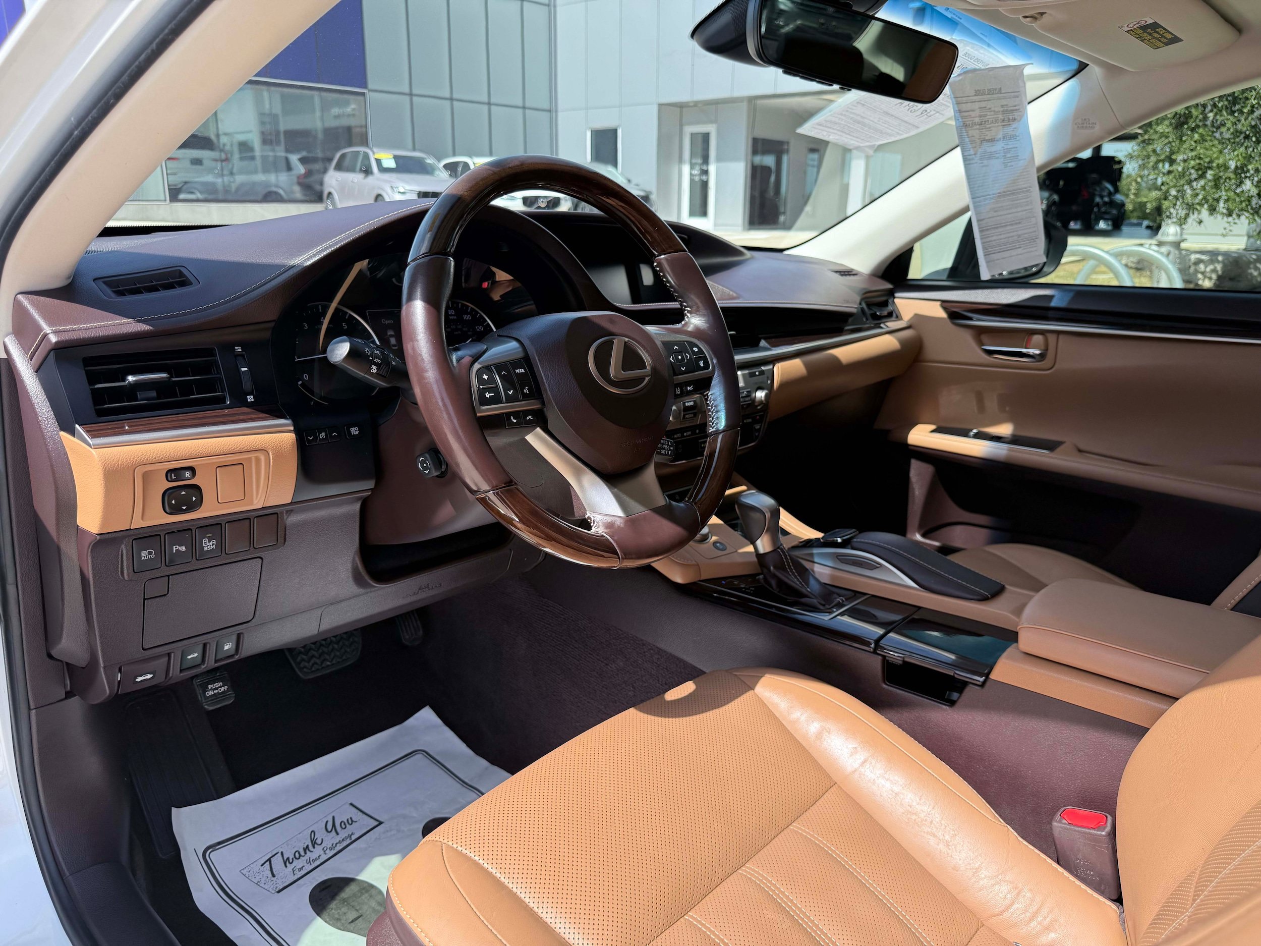 Used 2016 Lexus ES 350 w/ Luxury Package w/Wood Trim FWD image 11