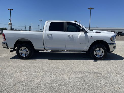 Used 2022 RAM 2500 Big Horn AWD/4WD image 3
