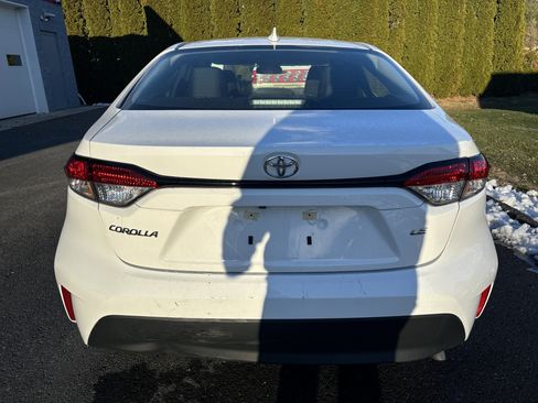 Used 2025 Toyota Corolla LE image 4