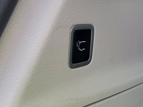 Used 2024 Chrysler Pacifica Touring-L FWD image 30