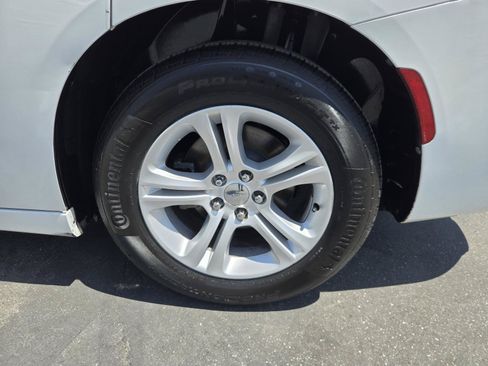 Used 2018 Dodge Charger SXT RWD image 33