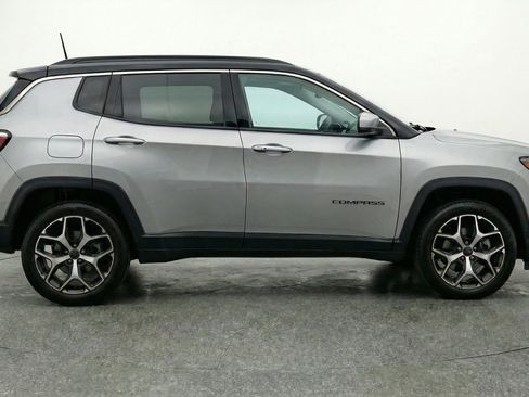 Used 2025 Jeep Compass Limited image 11