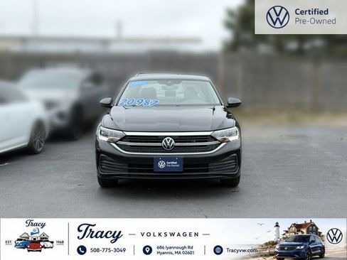 Certified 2023 Volkswagen Jetta SE FWD image 3