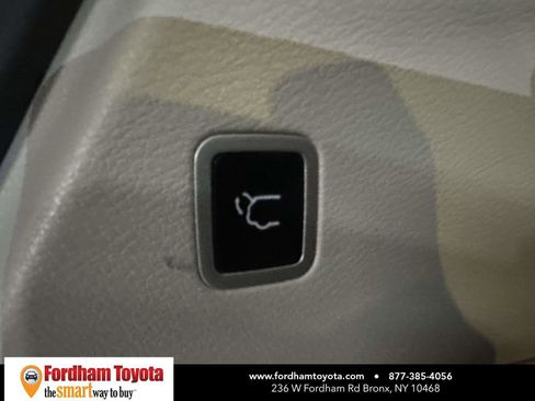 Used 2024 Chrysler Voyager LX image 12