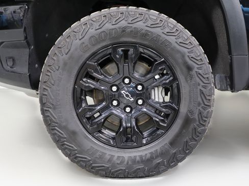 Used 2024 Chevrolet Silverado 1500 ZR2 w/ Technology Package image 23