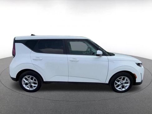 Used 2025 Kia Soul LX w/ LX Technology Package FWD image 16