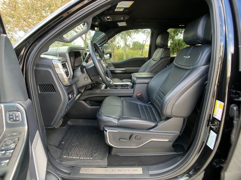 Certified 2025 Ford F350 Platinum image 32