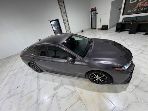 Used 2022 Toyota Camry SE FWD image 5