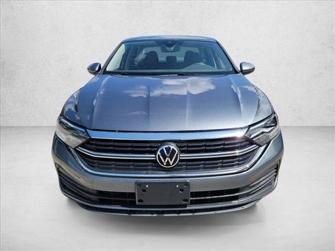 Used 2023 Volkswagen Jetta SE FWD image 2