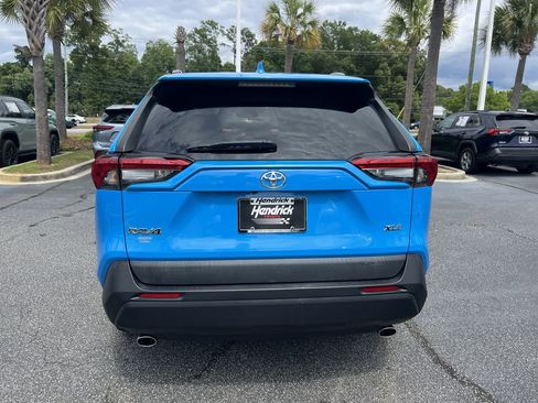 Used 2021 Toyota RAV4 XLE w/ Convenience Package FWD image 9
