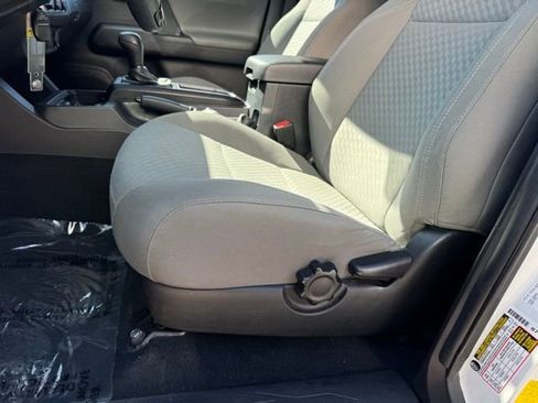 Used 2022 Toyota Tacoma SR image 5