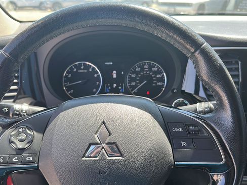 Used 2018 Mitsubishi Outlander SE AWD/4WD image 24