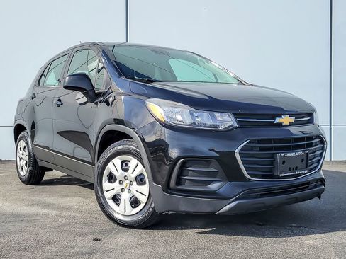 Used 2018 Chevrolet Trax LS image 1