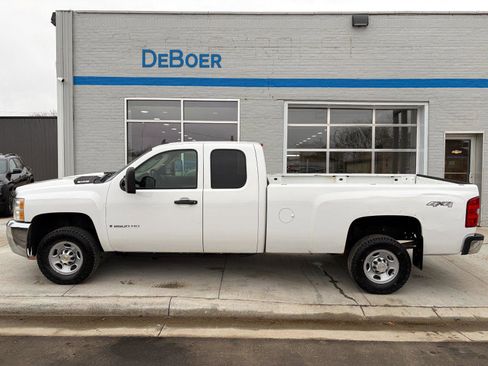 Used 2008 Chevrolet Silverado 2500 W/T image 2
