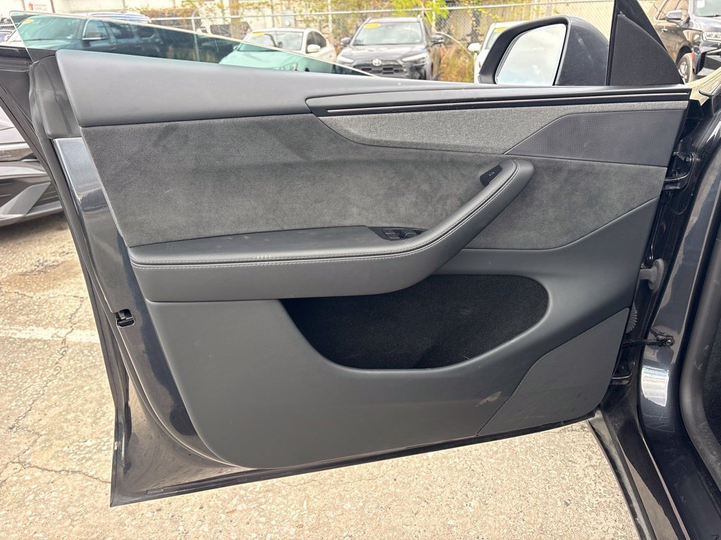 Used 2026 Tesla Model Y AWD image 11