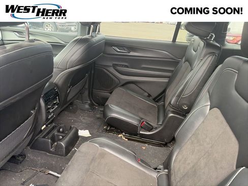 Used 2023 Jeep Grand Cherokee L Laredo image 6