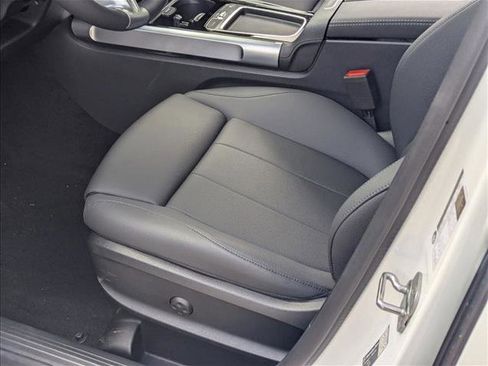 Used 2026 Mercedes-Benz GLB 250 image 3