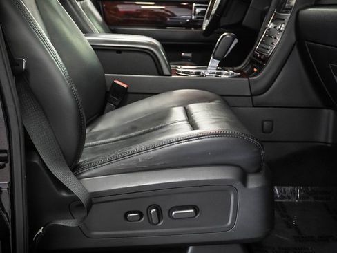 Used 2015 Lincoln Navigator 2WD image 25