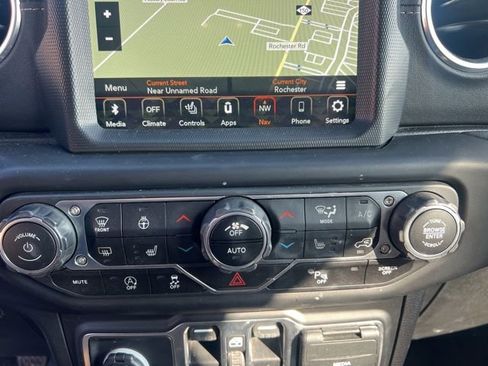 Used 2021 Jeep Wrangler Unlimited Sahara AWD/4WD image 27