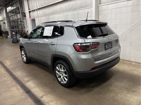 Used 2022 Jeep Compass Latitude image 5