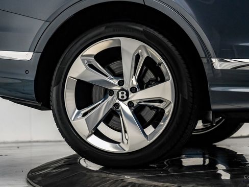 Used 2023 Bentley Bentayga Extended Wheelbase AWD/4WD image 98