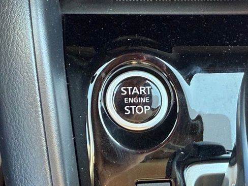 New 2025 Nissan Versa SR w/ Trunk Package image 27