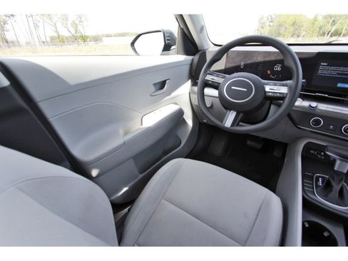 Used 2024 Hyundai Kona SE image 11