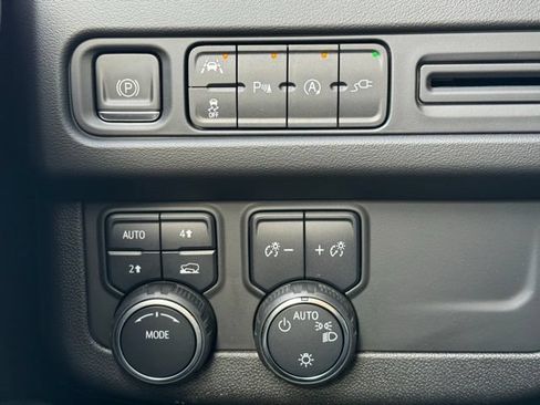 Used 2022 Chevrolet Suburban RST AWD/4WD image 31