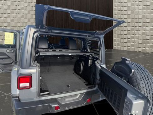 Certified 2022 Jeep Wrangler Unlimited Sahara w/ Cold Weather Group image 18