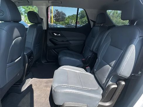 Used 2021 Chevrolet Traverse LT w/ LT Premium Package AWD/4WD image 16