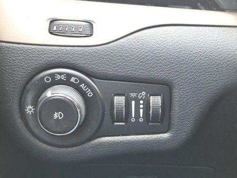 Used 2015 Jeep Cherokee Latitude w/ Cold Weather Group image 26