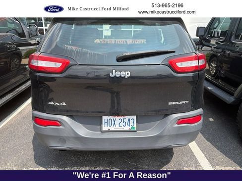 Used 2017 Jeep Cherokee Sport AWD/4WD image 5