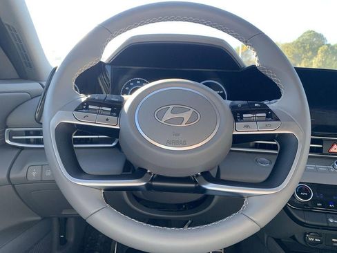 New 2025 Hyundai Elantra SEL image 36