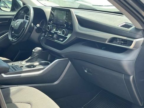 Used 2020 Toyota Highlander LE FWD image 26