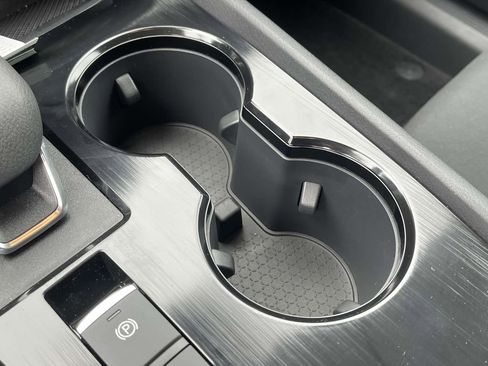 Used 2025 Nissan Rogue S image 27