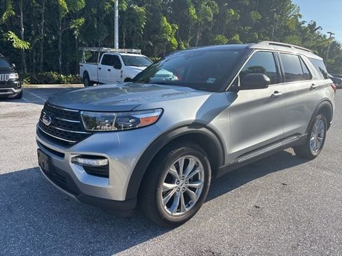 Used 2023 Ford Explorer XLT w/ Equipment Group 202A AWD/4WD image 5