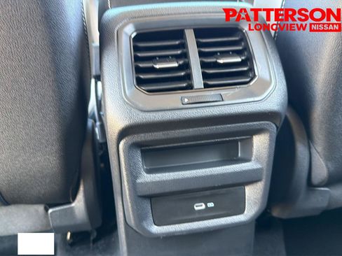 Used 2025 Volkswagen Taos SE AWD/4WD image 19