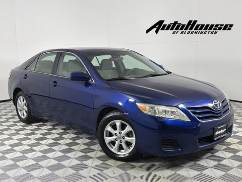 Used 2010 Toyota Camry LE image 1